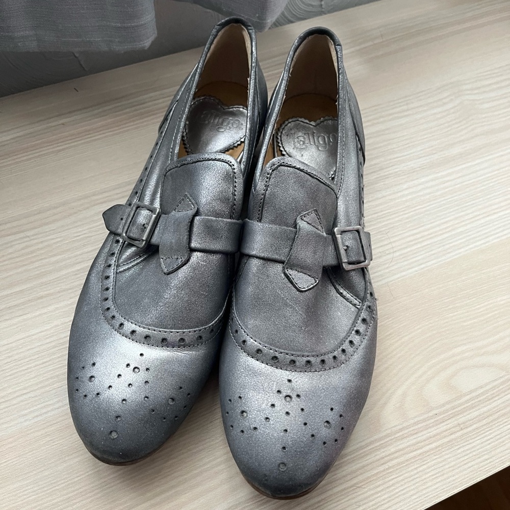 Latigo Silver Oxford Slip‎ On Loafers Flats Women’s Size 10